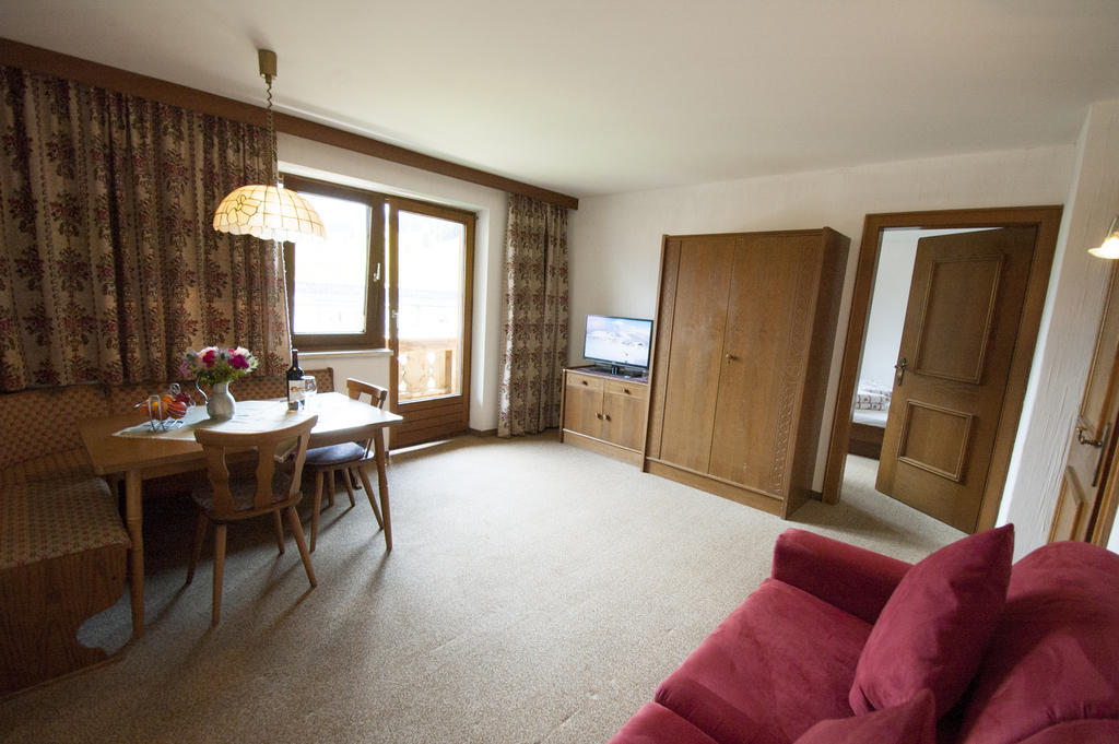 Haus Panorama Apartman Lermoos Szoba fotó